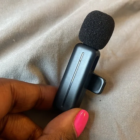 POSHMARK #POSHLIVE SHOW HOST CLIP ON MICROPHONE FOR IPHONE OR IPAD ARRIVES NEW